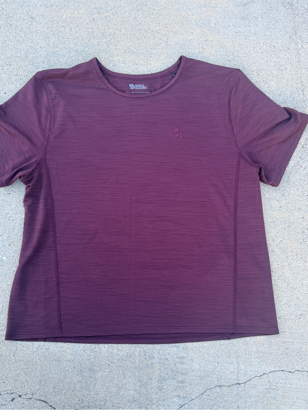 Fjallraven Women's Abisko Lite Short Sleeve T-Shirt - XS Maroon / Burgendy - Picture 2 of 8